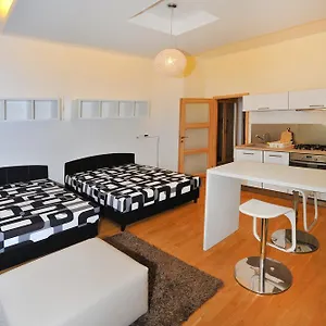 apartment-elisky-krasnohorske.praguehotelsweb.com/