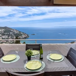 https://villa-buraux.topcostabravahotels.com