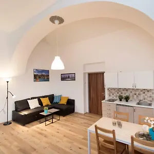 aaa-apartments-krakovska.praguehotelsweb.com/